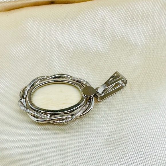 Vintage Schooner Scrimshaw Ship Pendant - Picture 4 of 6